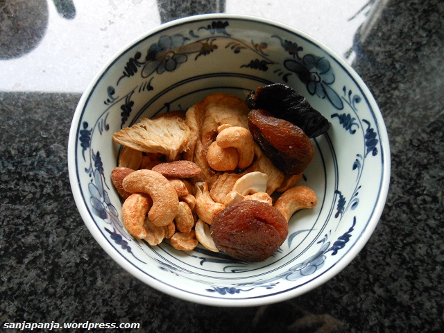 Snack: Dried fruit and dry-roasted nuts.